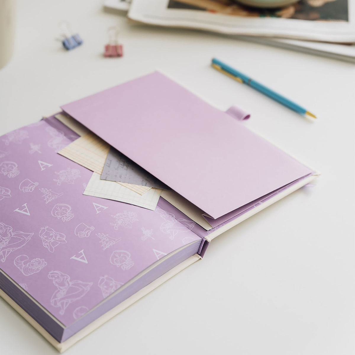 Image produit Alice au Pays des Merveilles - Carnet de jardin avec stylo à bille
