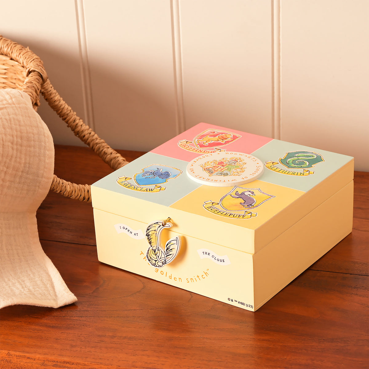 Image produit Harry Potter - Boîte de Rangement en Bois avec Blason des Maisons