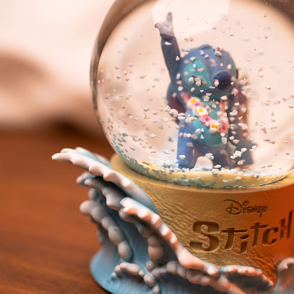 Image produit Stitch avec Ukulele Boule de neige - Lilo & Stitch