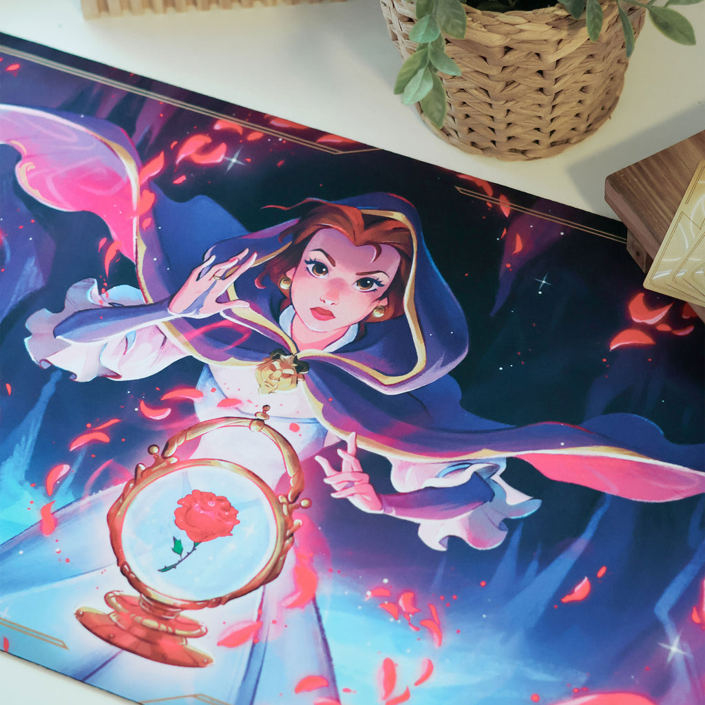 Image produit Tapis de jeu Disney Lorcana Belle - Jeu de cartes à échanger Skyglow