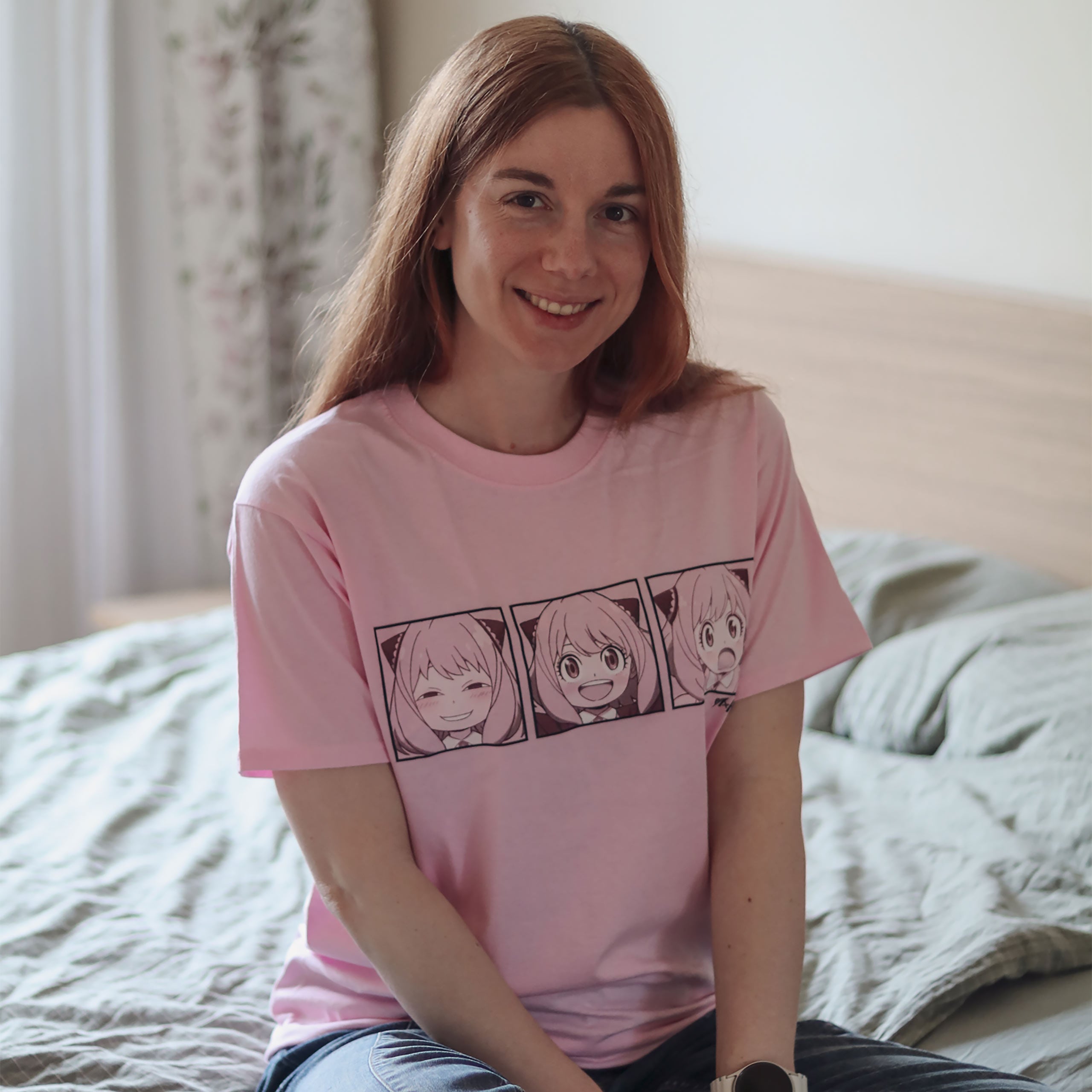 Image produit Spy x Family - T-Shirt Anya rose