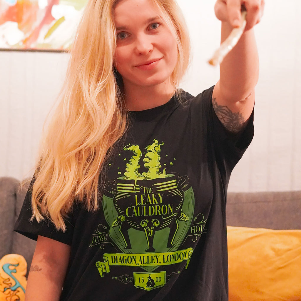 Product image Leaky Cauldron T-Shirt black - Harry Potter
