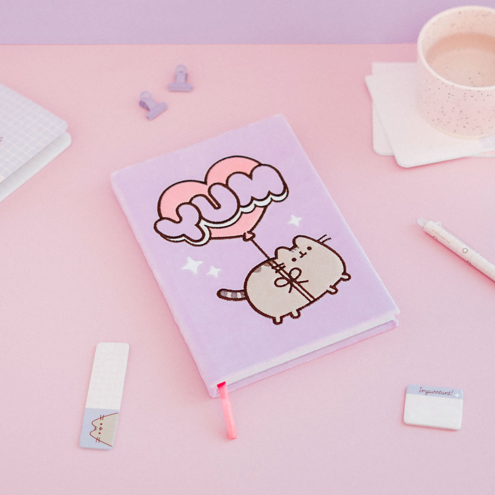 Image produit Pusheen - Carnet en peluche Moments