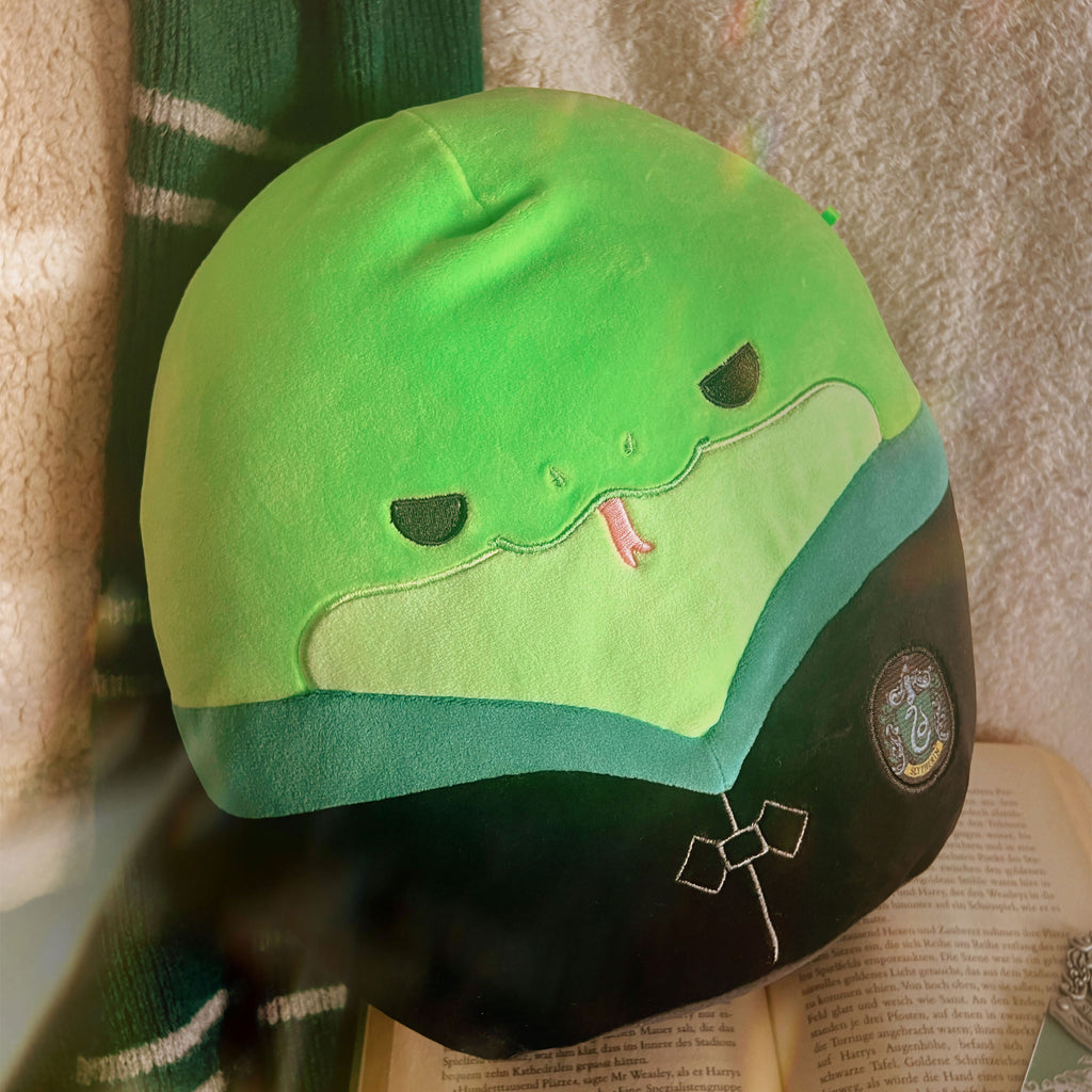 Image produit Harry Potter - Serpent de Serpentard en Robe Peluche Squishmallows
