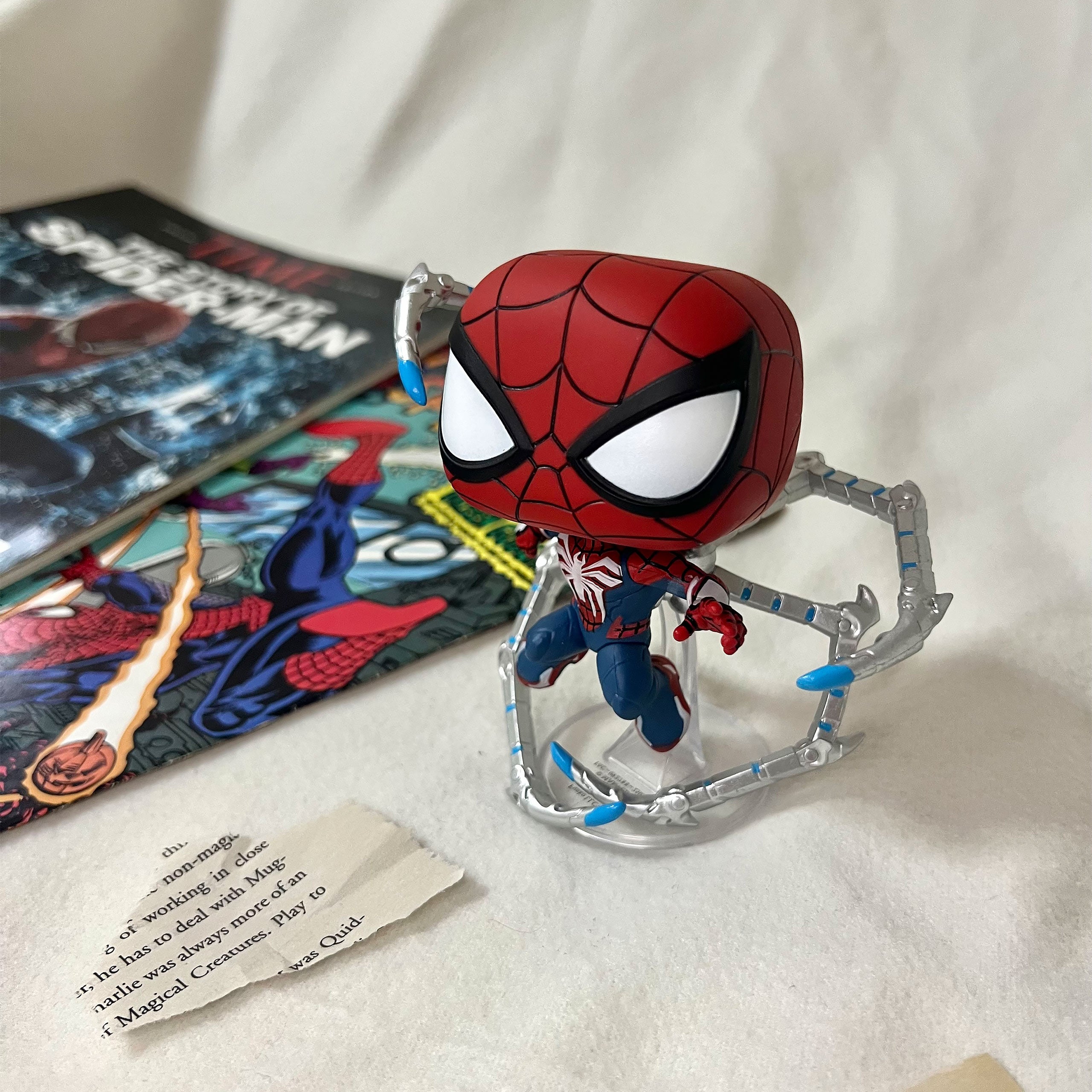 Product image Spider-Man 2 - Peter Parker Advanced Suit 2.0 Marvel Funko Pop Bobblehead Figure