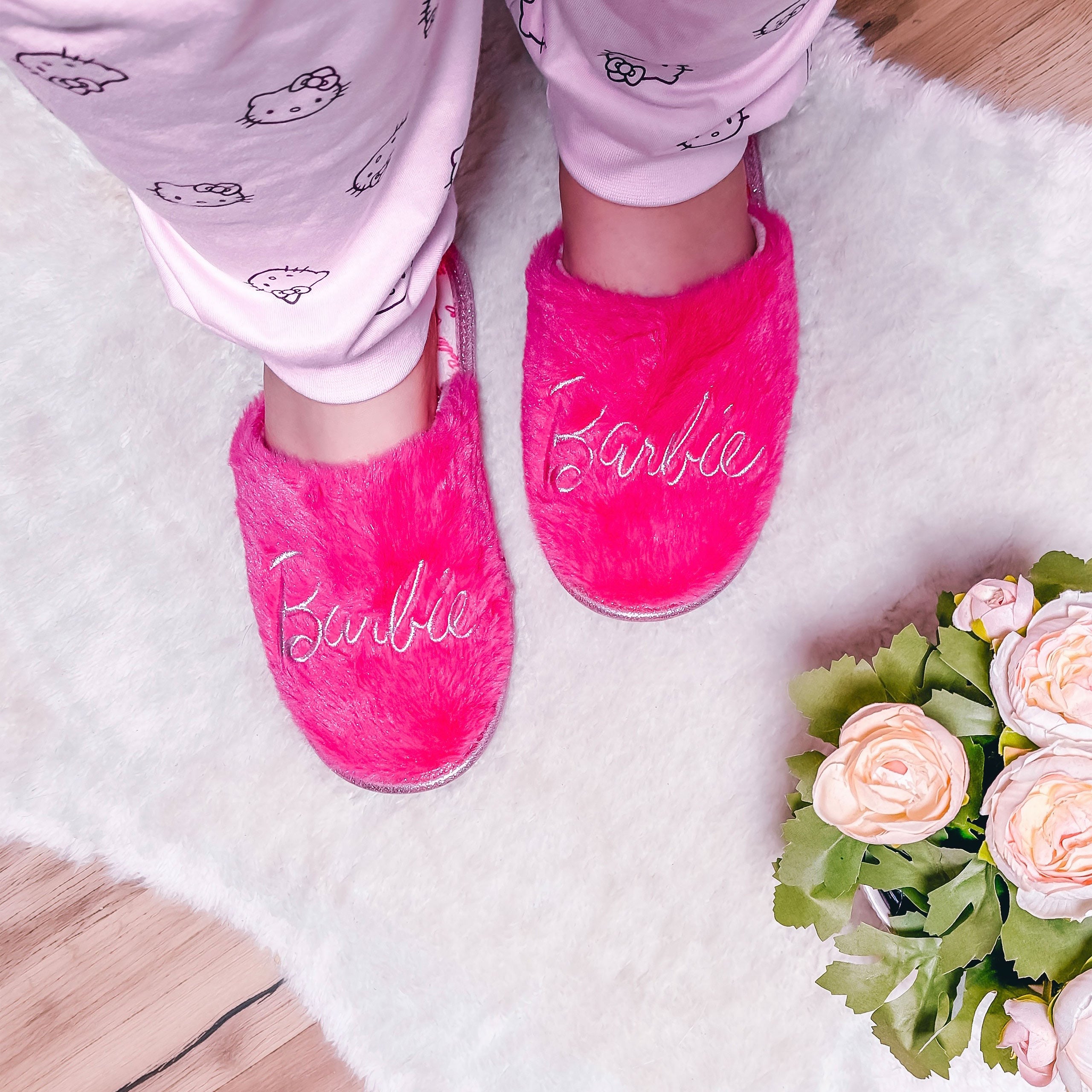 Image produit Barbie - Chaussons en peluche avec logo