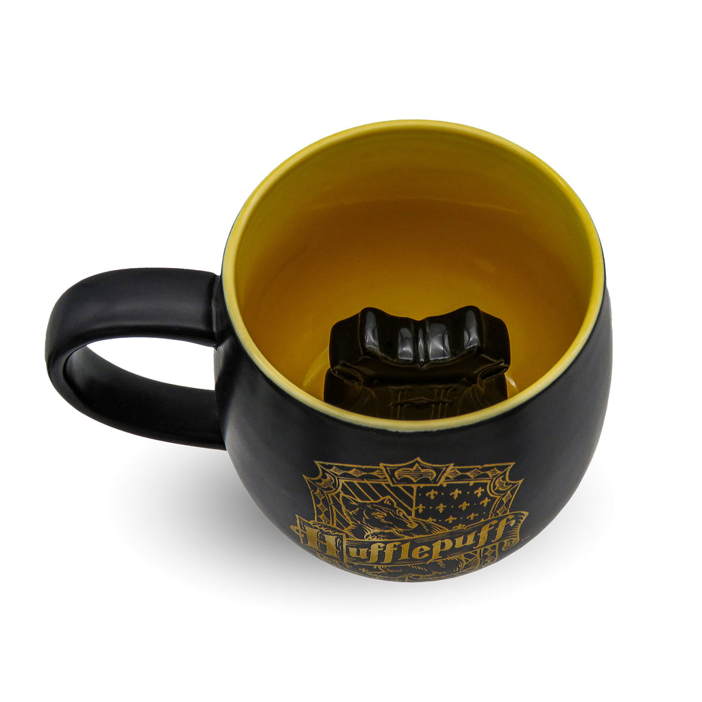 Image produit Mug Poufsouffle avec Blason 3D de Poudlard à l'intérieur - Harry Potter