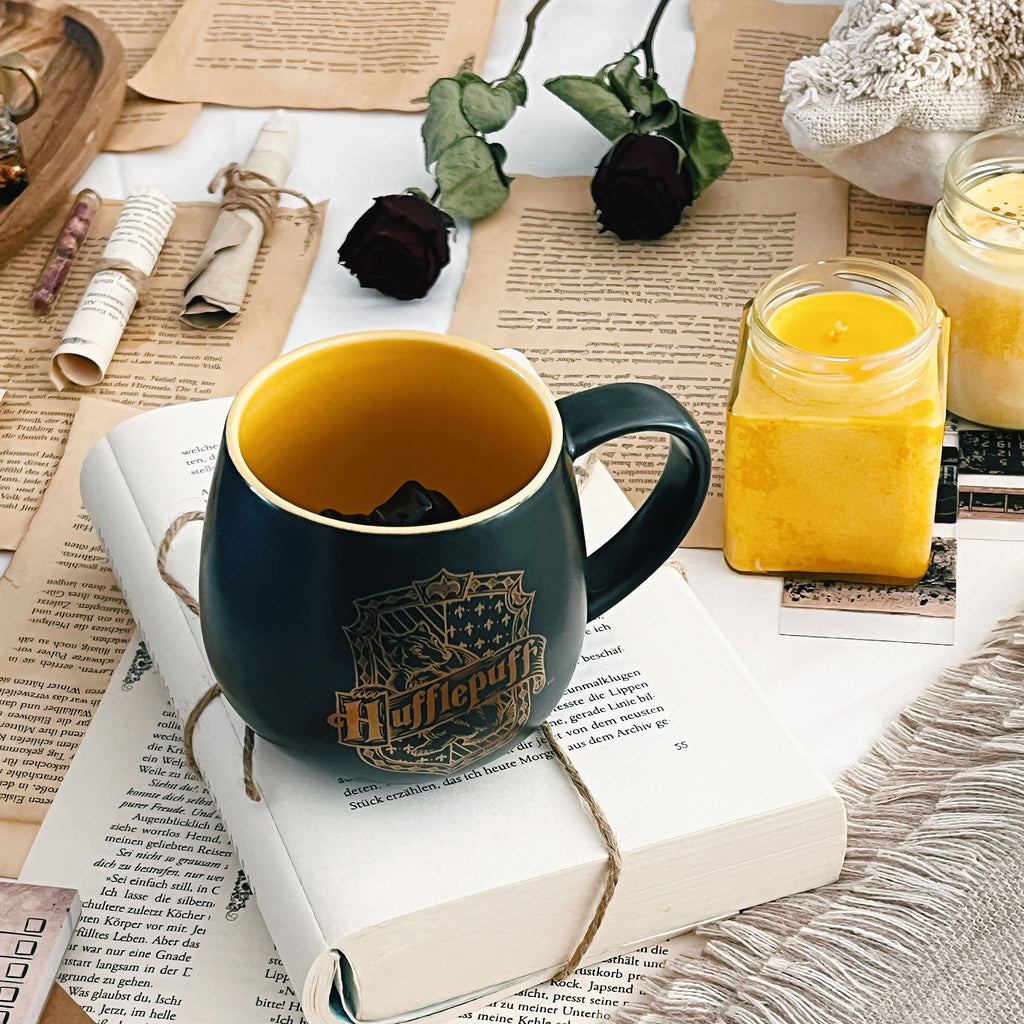 Image produit Mug Poufsouffle avec Blason 3D de Poudlard à l'intérieur - Harry Potter