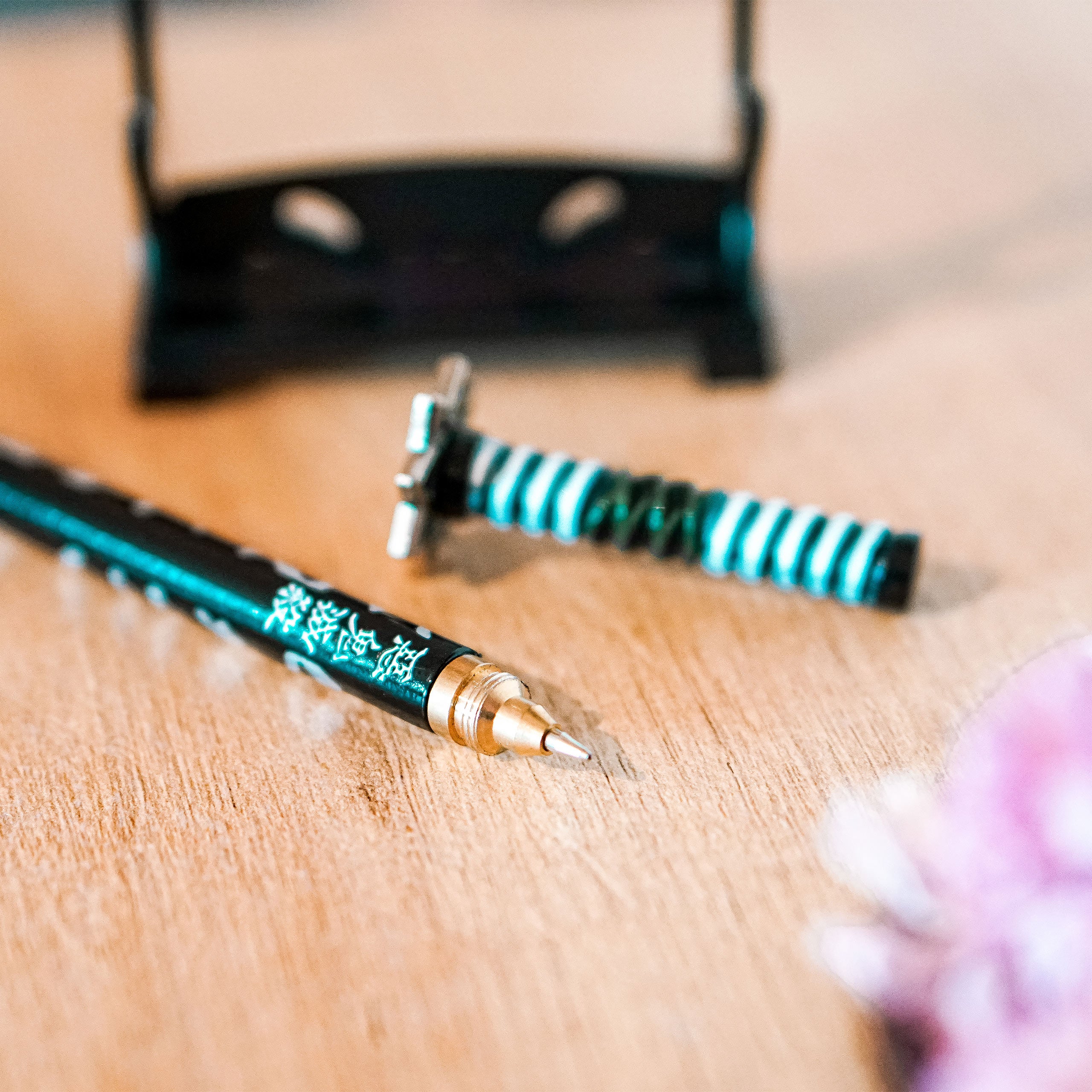 Image produit Demon Slayer - stylo-bille katana de Sanemi avec support