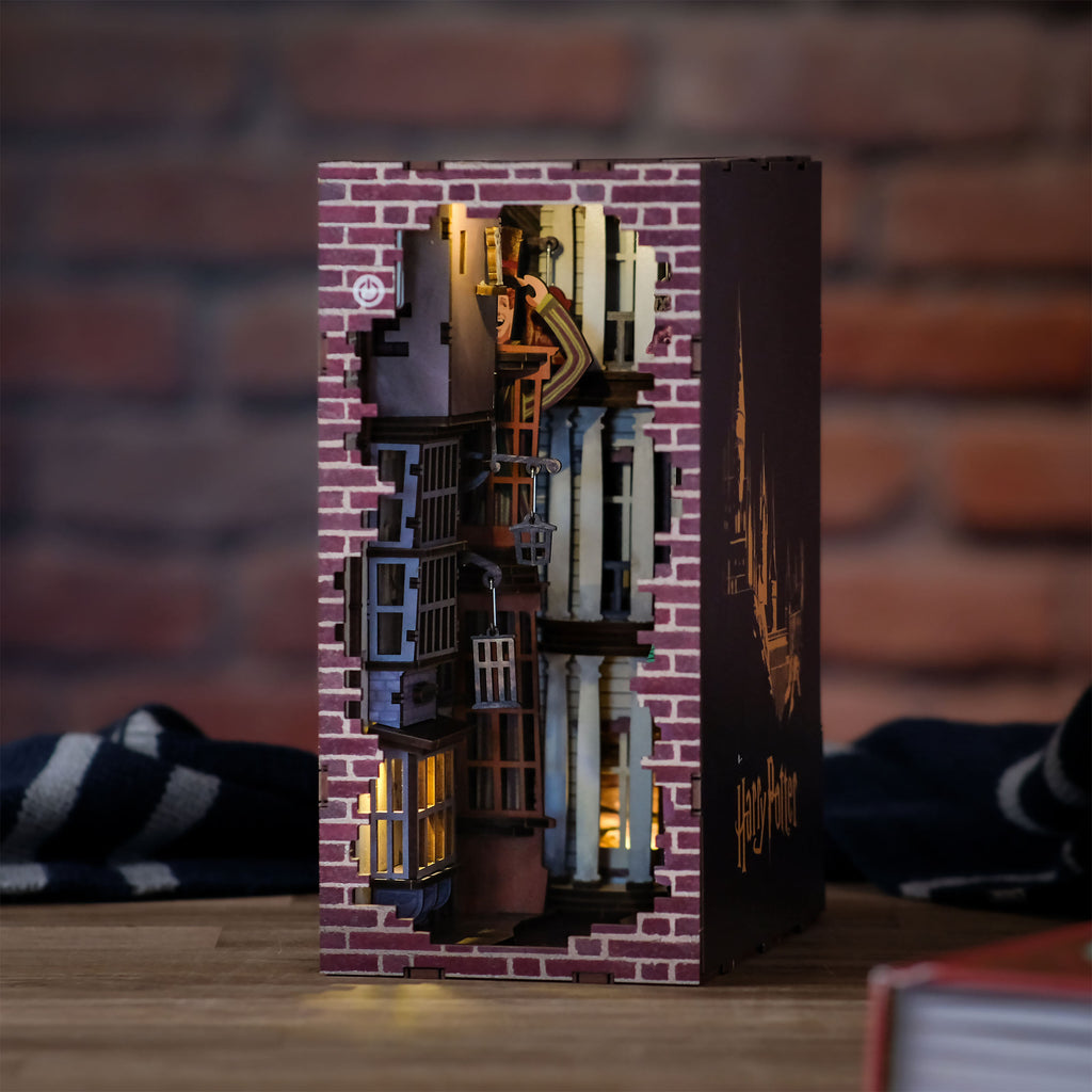 Image produit Harry Potter - Modèle Book Nook Chemin de Traverse en bois