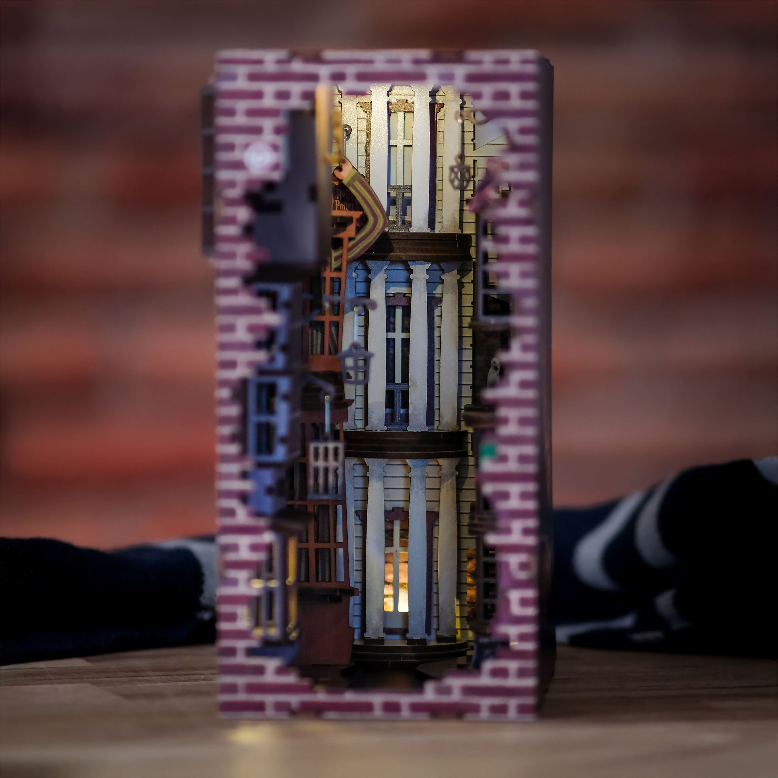 Image produit Harry Potter - Modèle Book Nook Chemin de Traverse en bois