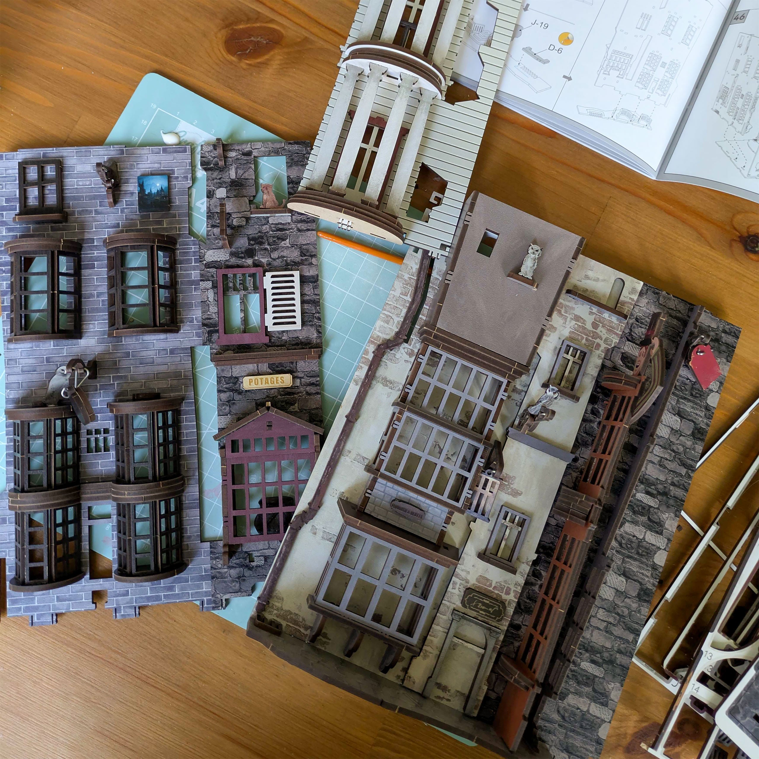 Image produit Harry Potter - Modèle Book Nook Chemin de Traverse en bois