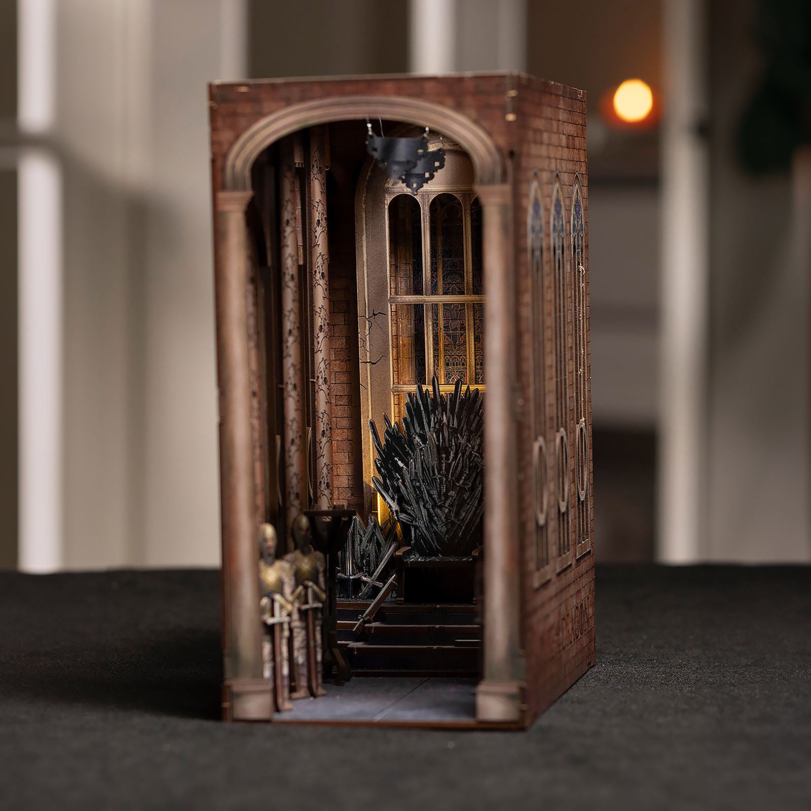 Image produit Game of Thrones - Trône de Fer Book Nook Kit Maquette en Bois