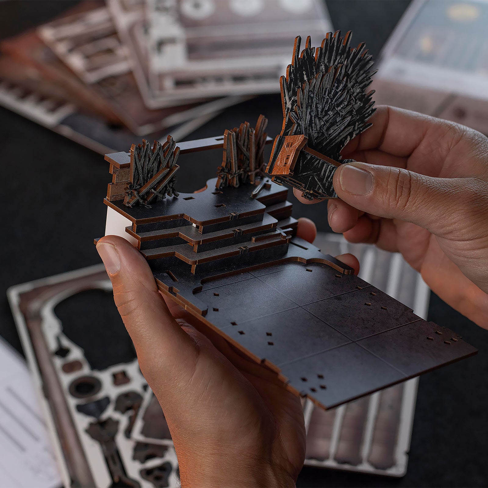 Image produit Game of Thrones - Trône de Fer Book Nook Kit Maquette en Bois