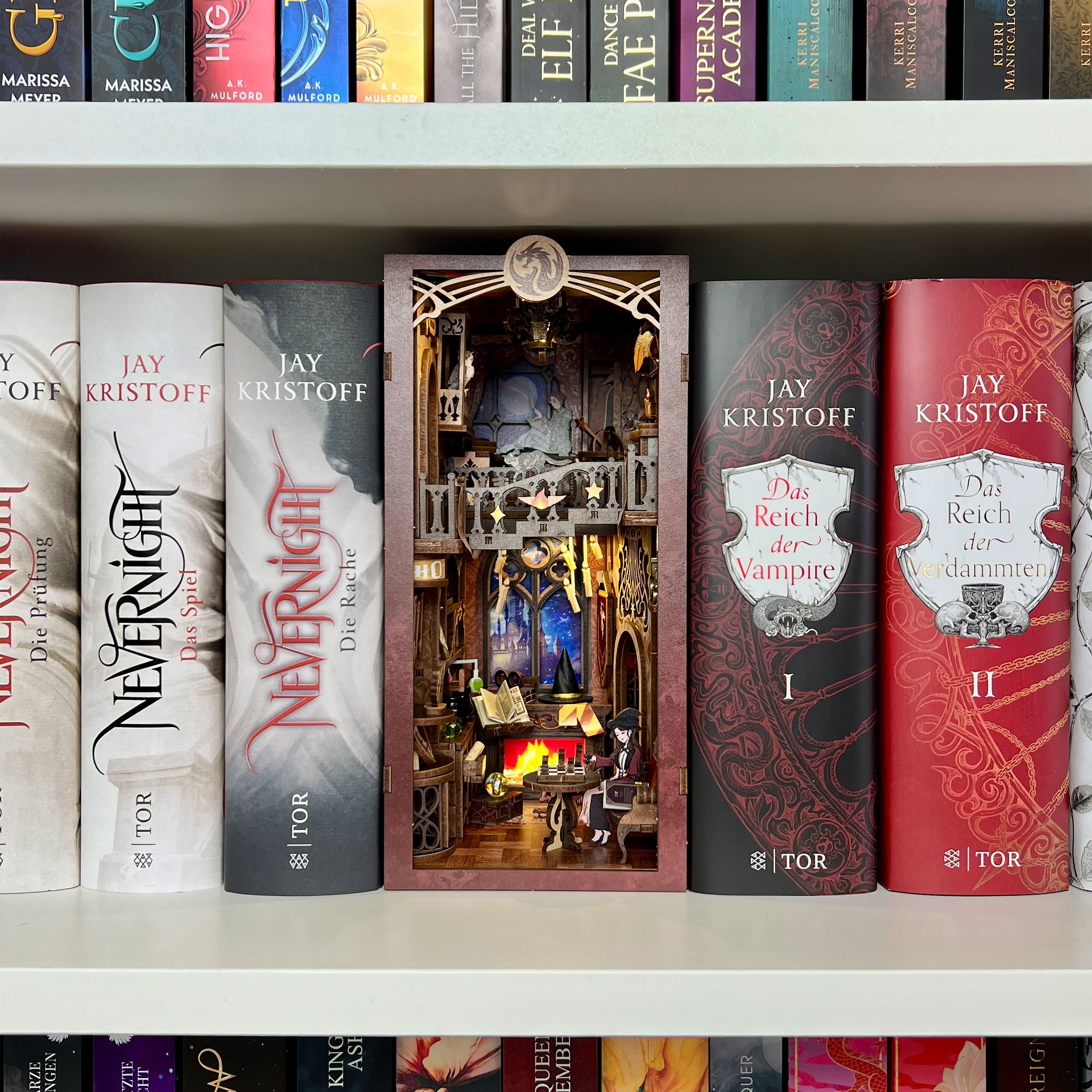 Image produit Flame Common Room Book Nook kit maquette en bois pour fans de Harry Potter