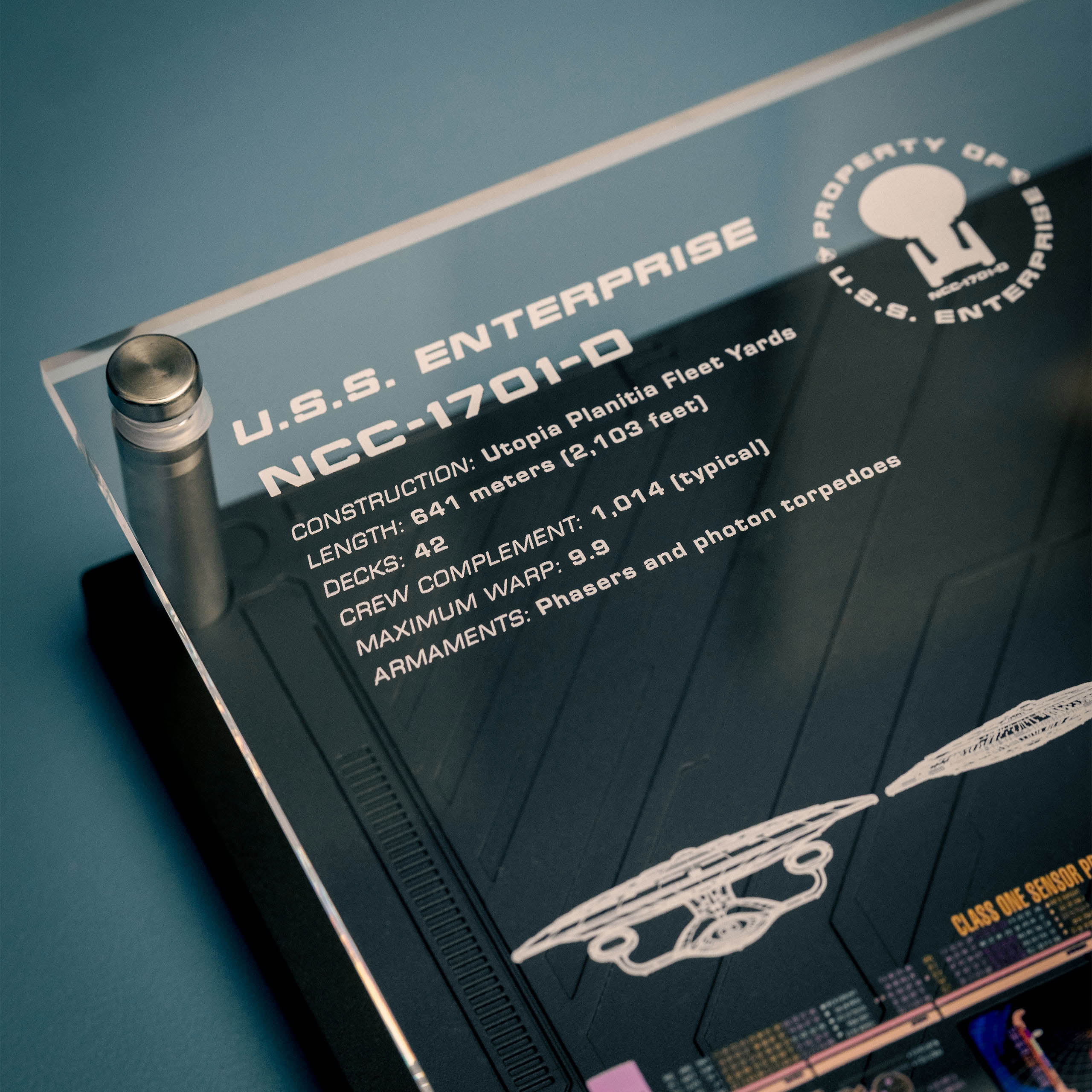 Image produit Plaque murale Enterprise NCC-1701-D avec réplique de modèle - Star Trek