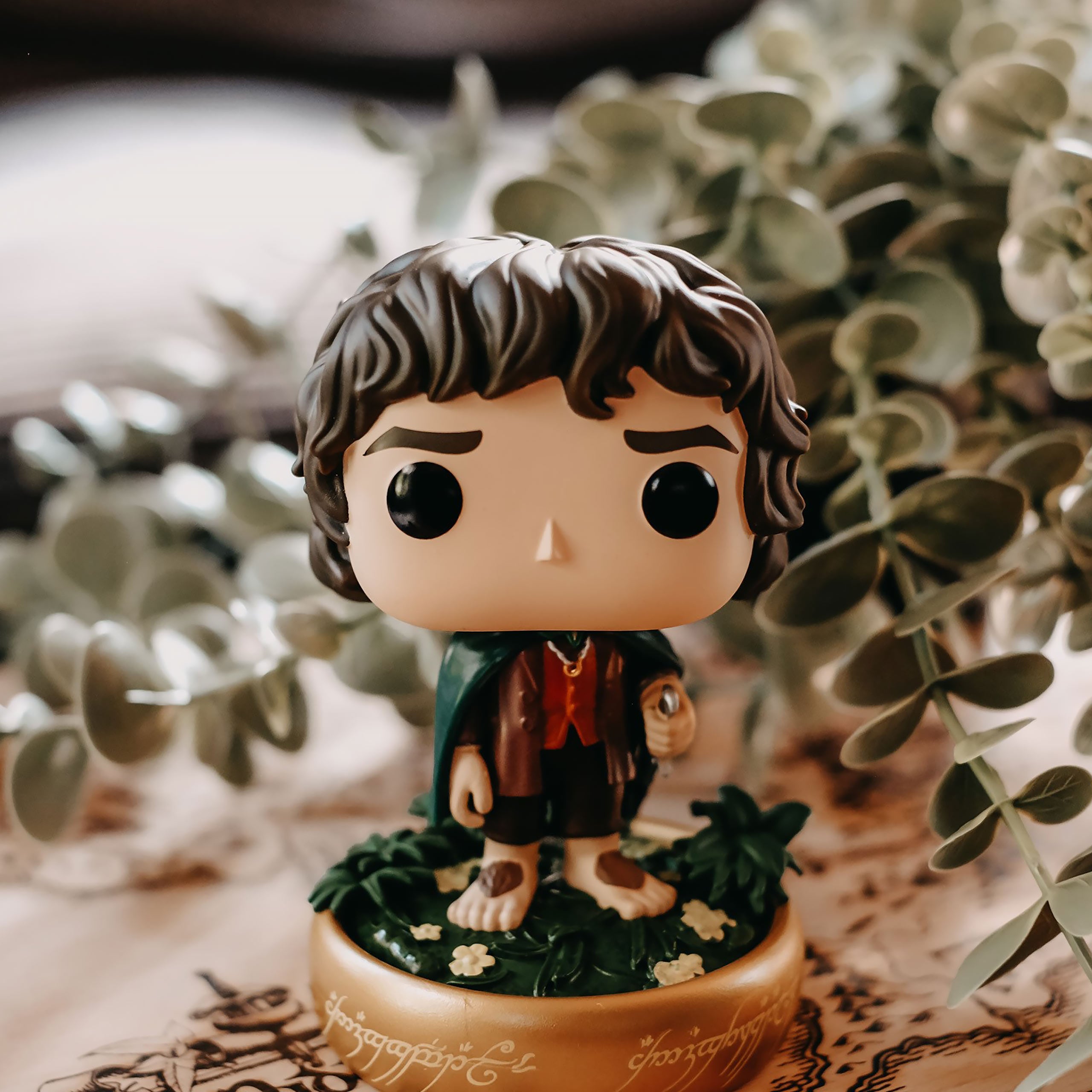 Image produit Le Seigneur des Anneaux - Figurine Funko POP! Frodo (brille dans le noir)