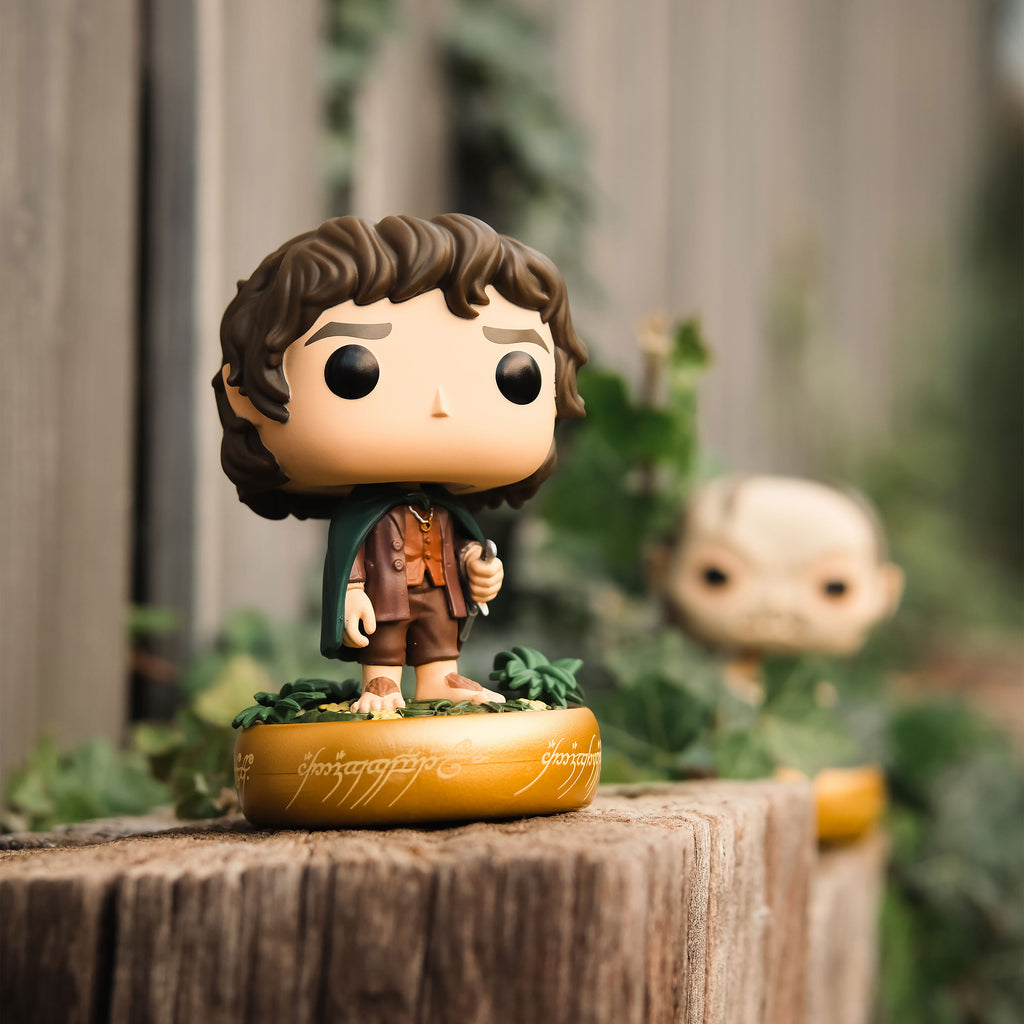 Image produit Le Seigneur des Anneaux - Figurine Funko POP! Frodo (brille dans le noir)