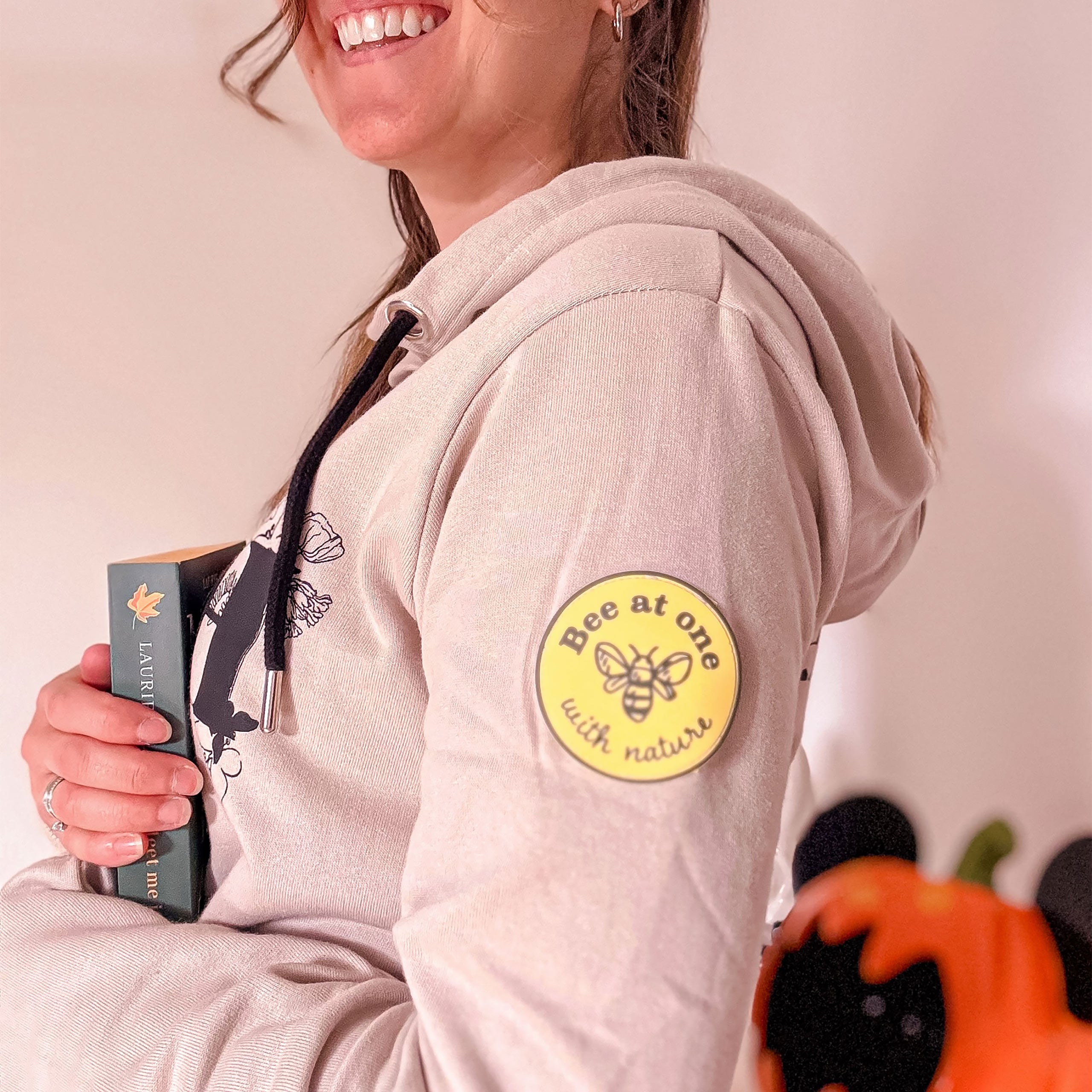 Image produit Winnie l’Ourson - Sweat à capuche Pooh Love beige