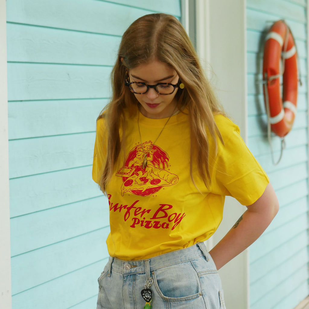 Image produit Stranger Things - T-shirt Surfer Boy Pizza jaune