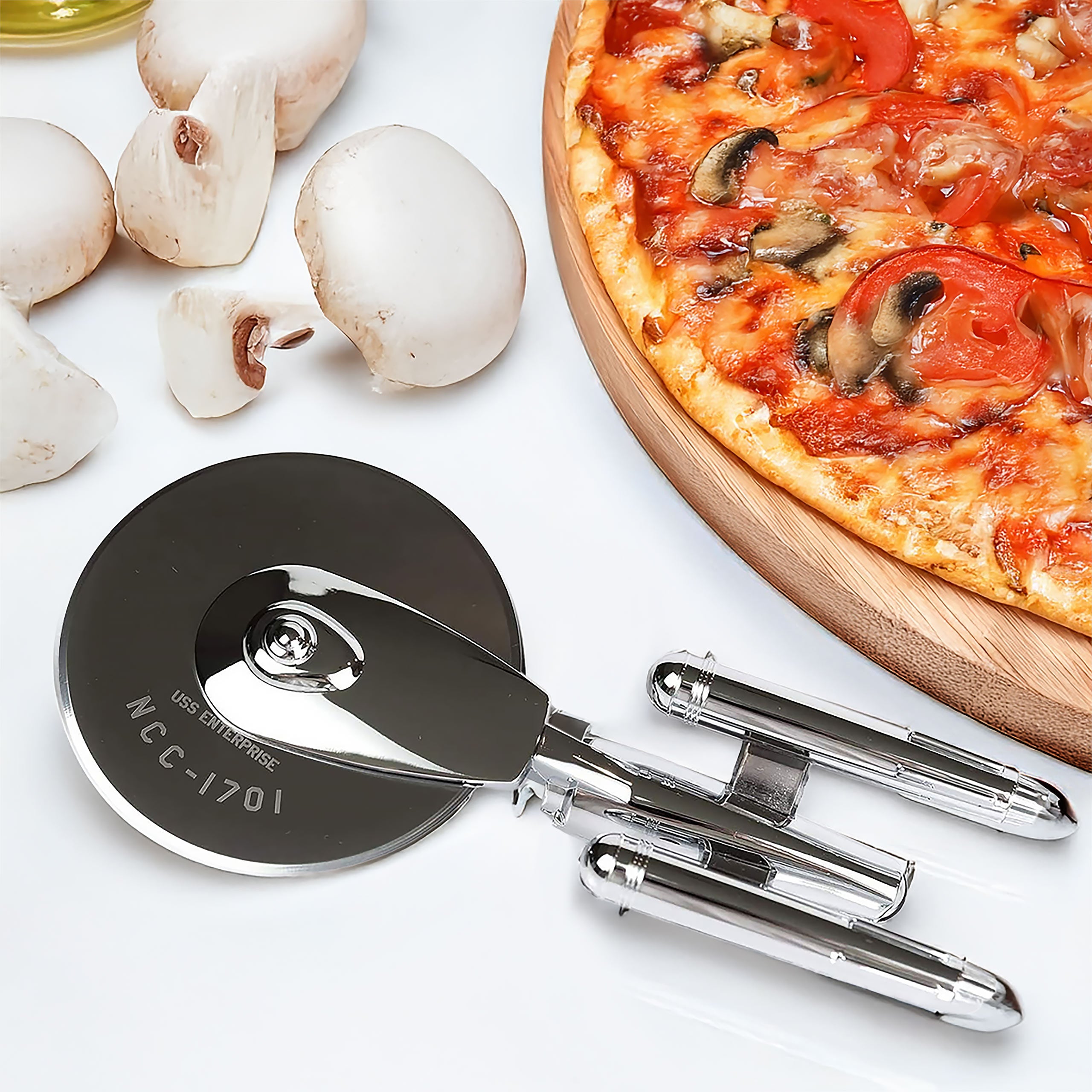 Image produit Star Trek - Coupe-pizza USS Enterprise NCC-1701