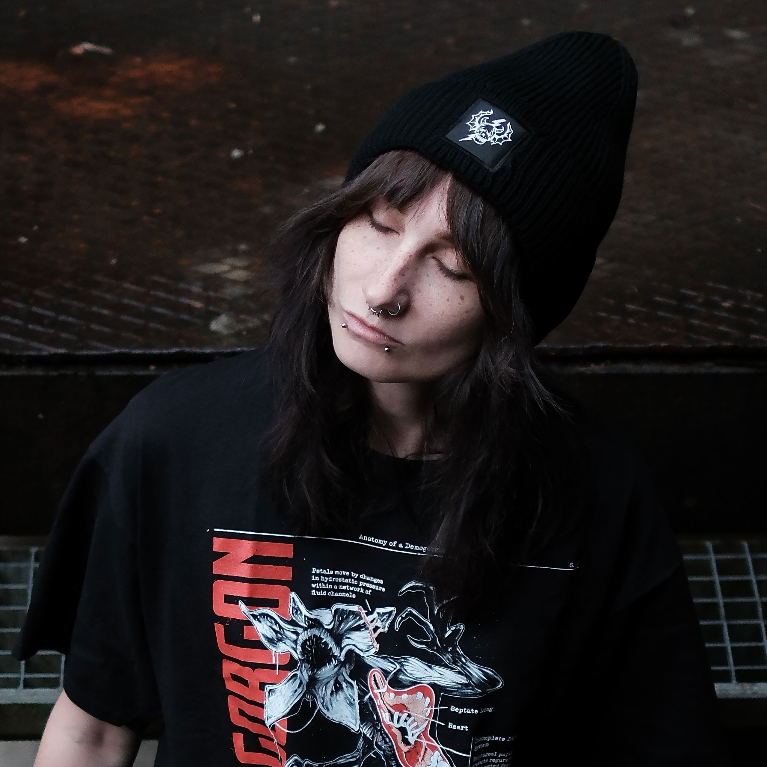 Image produit Stranger Things - Bonnet Hellfire Club avec logo tête de mort