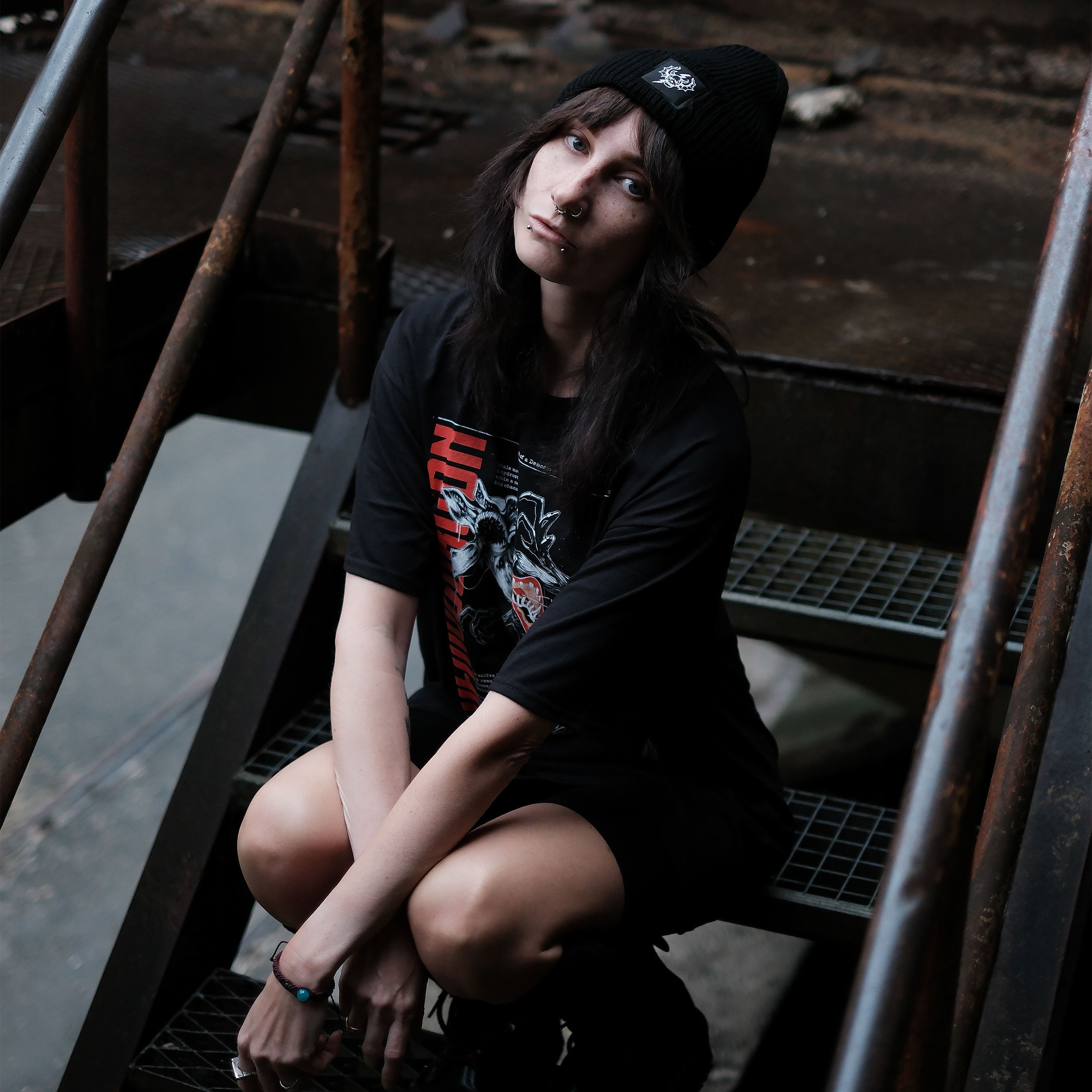 Image produit Stranger Things - Bonnet Hellfire Club avec logo tête de mort