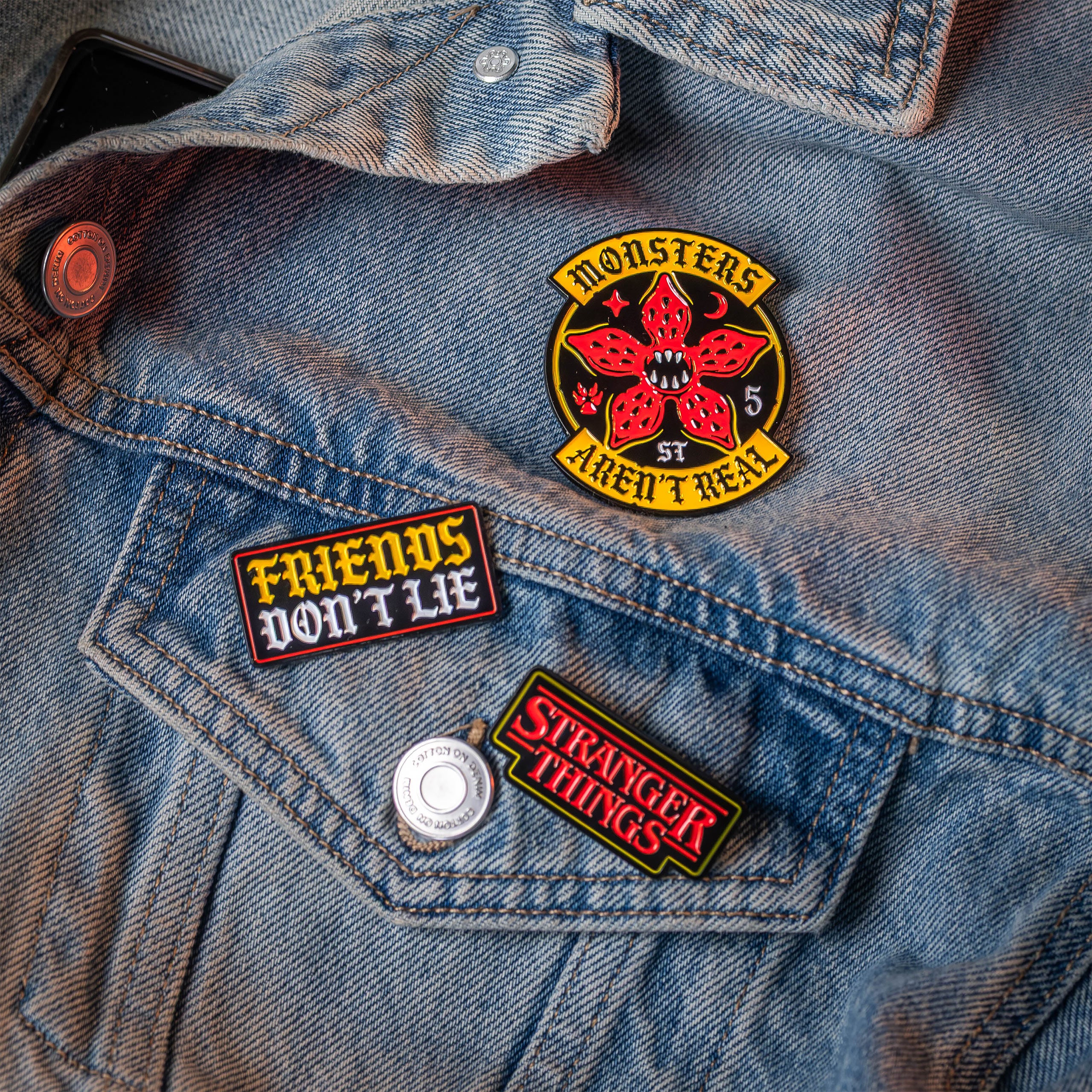 Image produit Stranger Things - Friends Pins set de 3