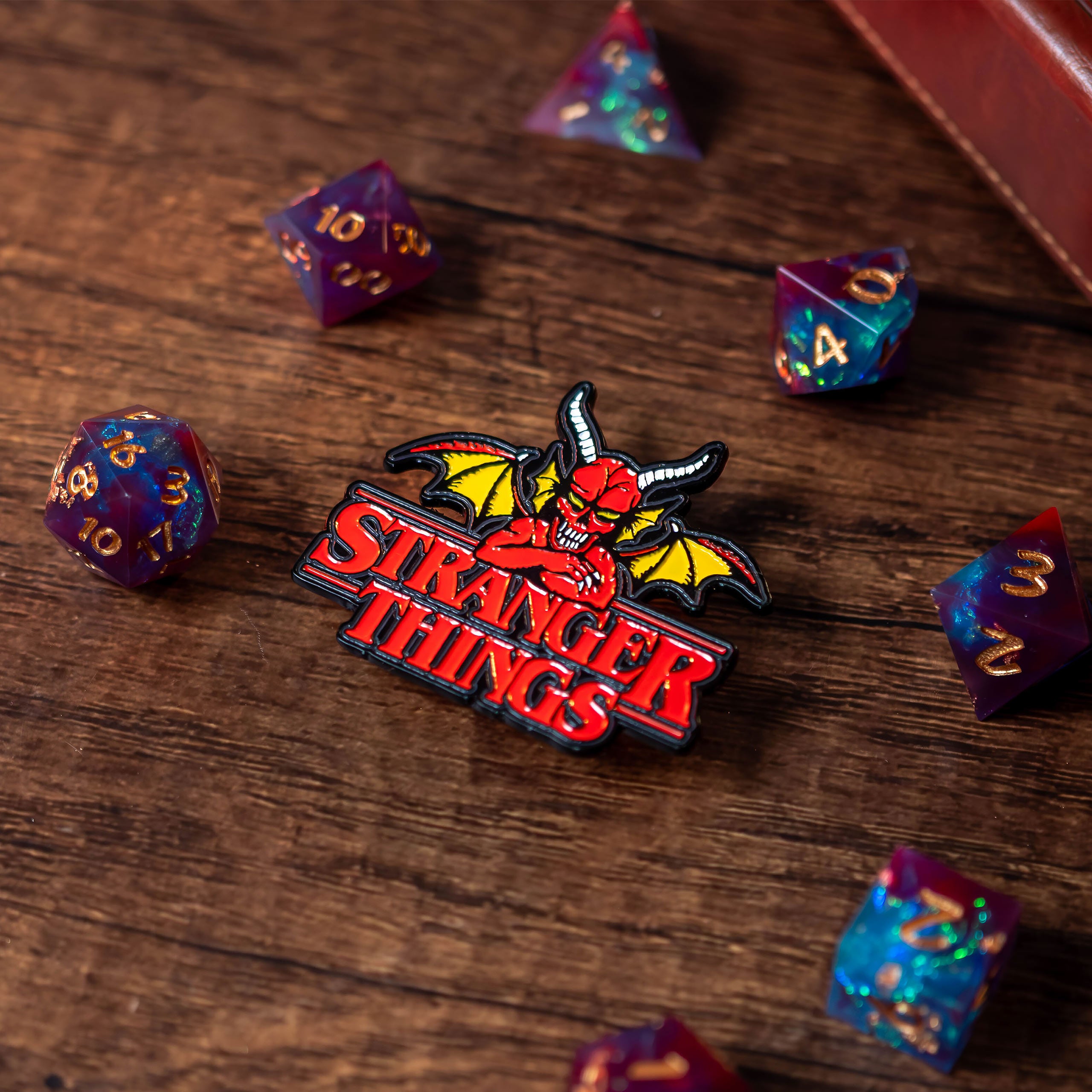 Image produit Stranger Things - Pin Oversize Hellfire Club