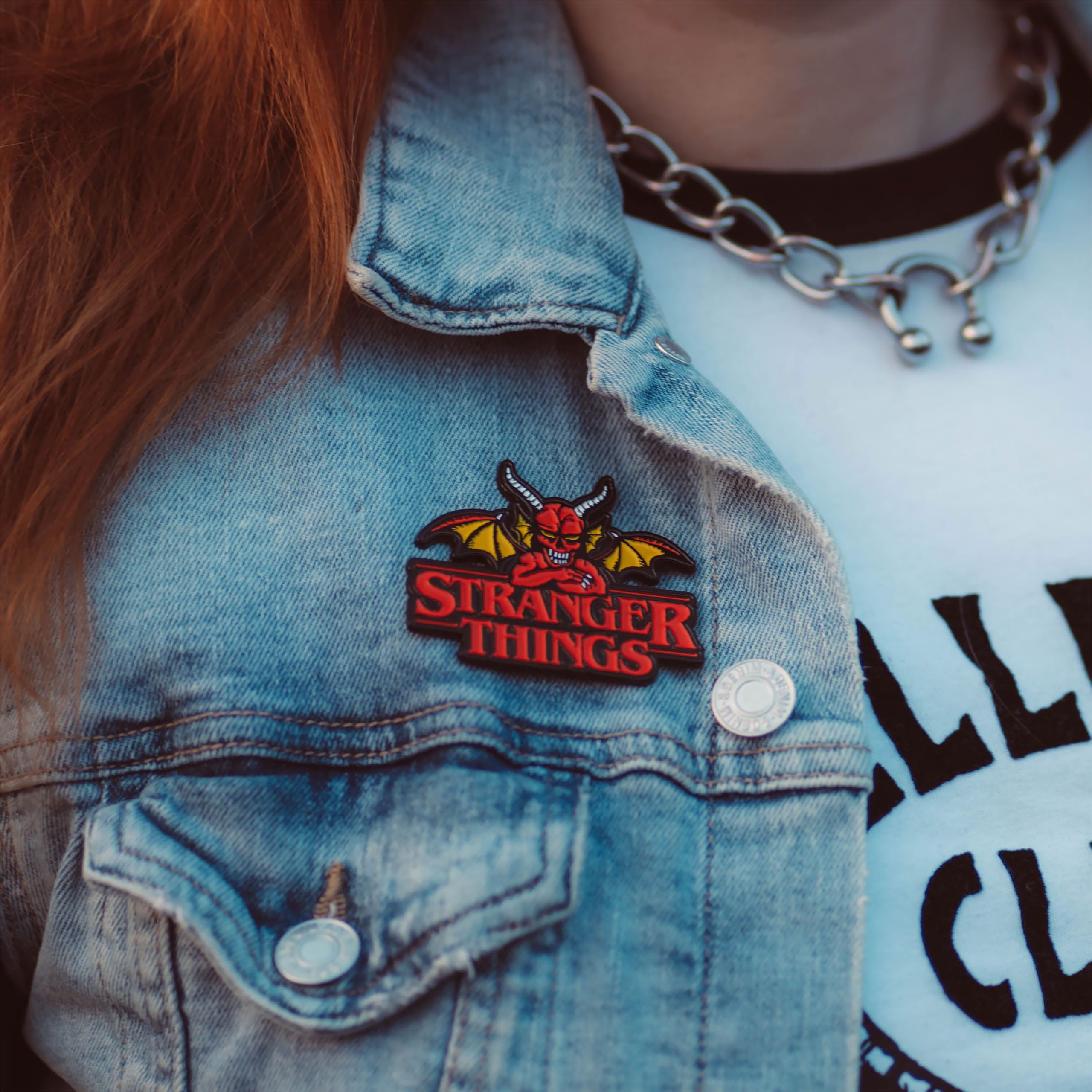 Image produit Stranger Things - Pin Oversize Hellfire Club