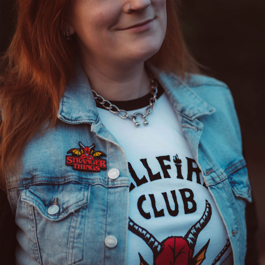 Image produit Stranger Things - Pin Oversize Hellfire Club