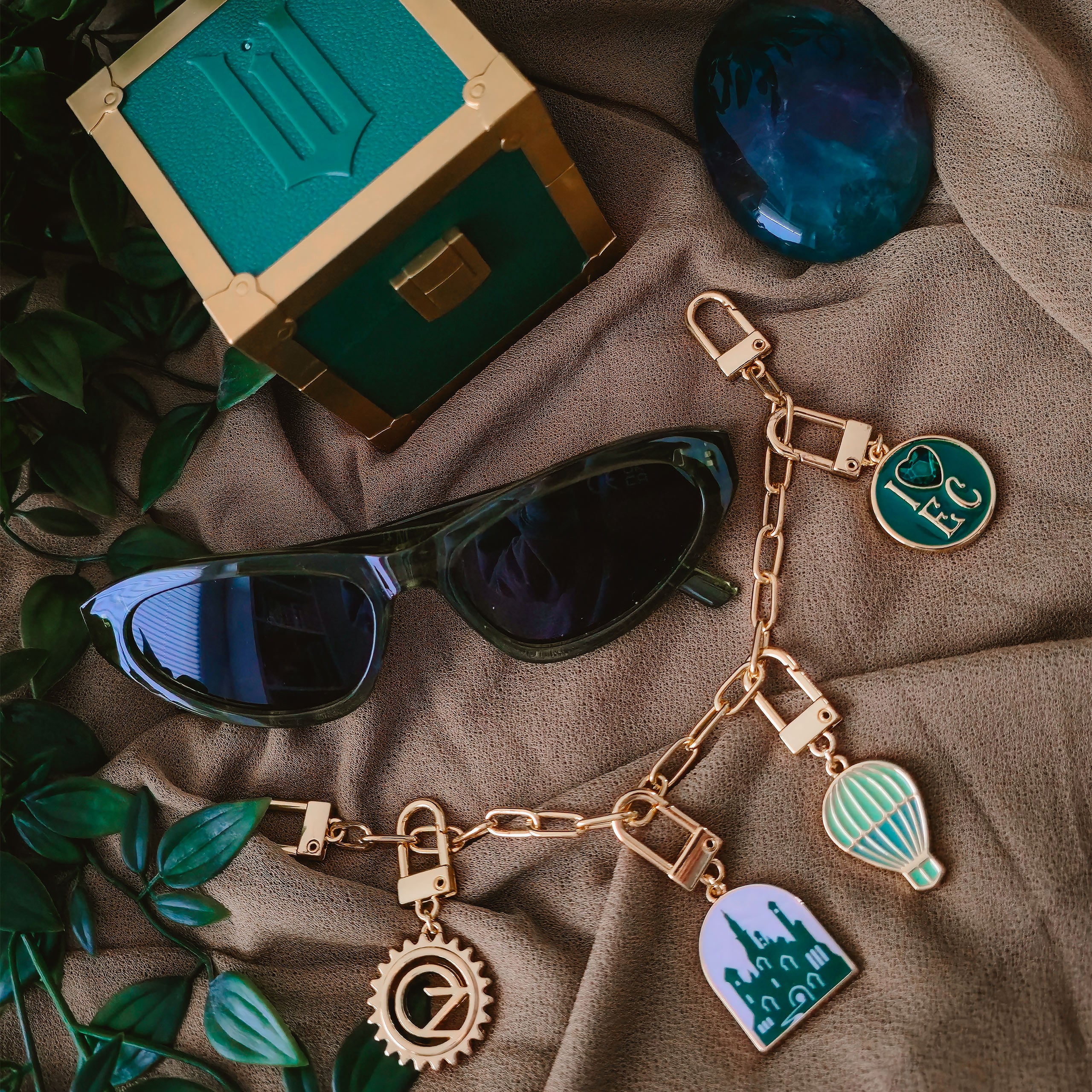 Image produit Wicked - Bracelet à charms Emerald City dans coffret valise