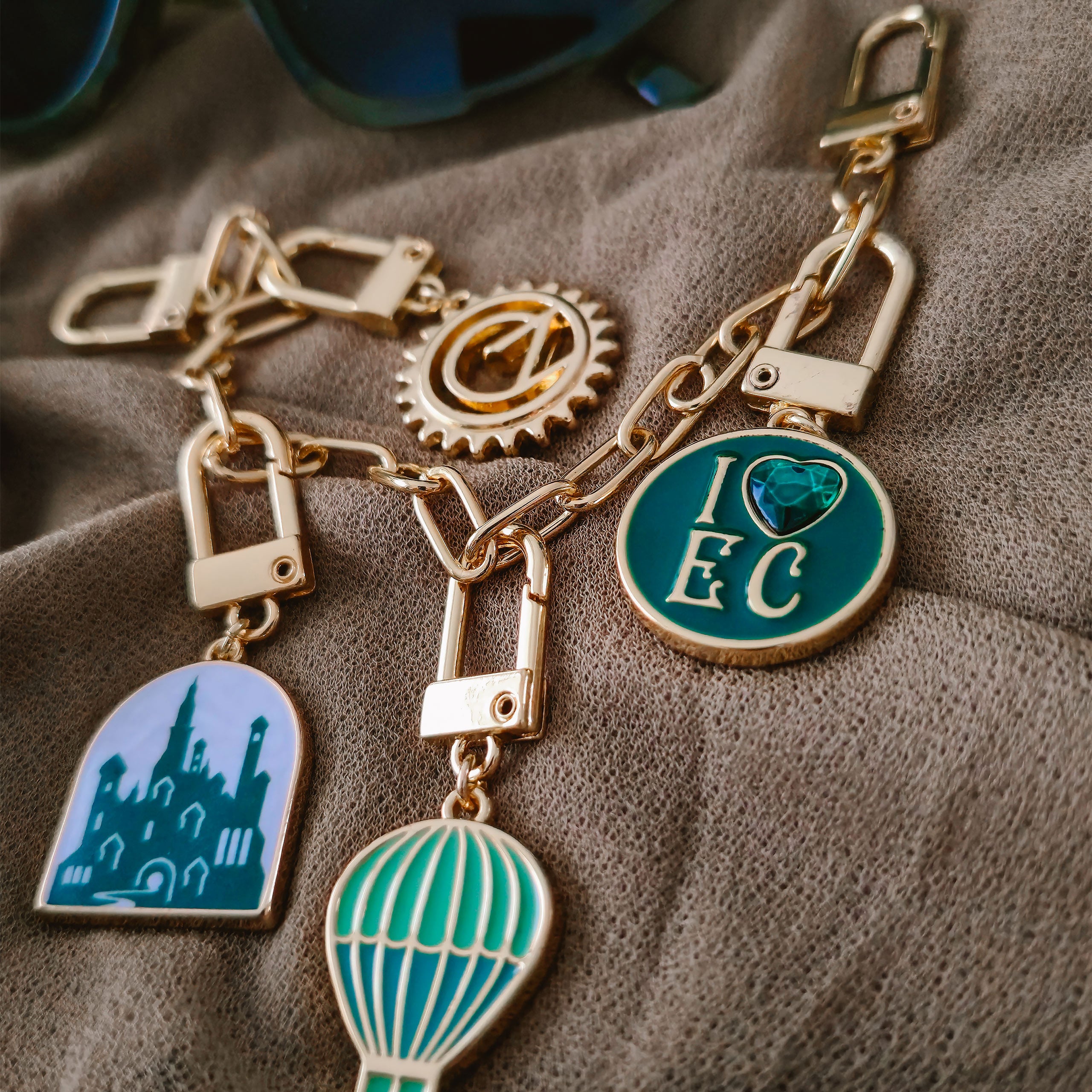 Image produit Wicked - Bracelet à charms Emerald City dans coffret valise