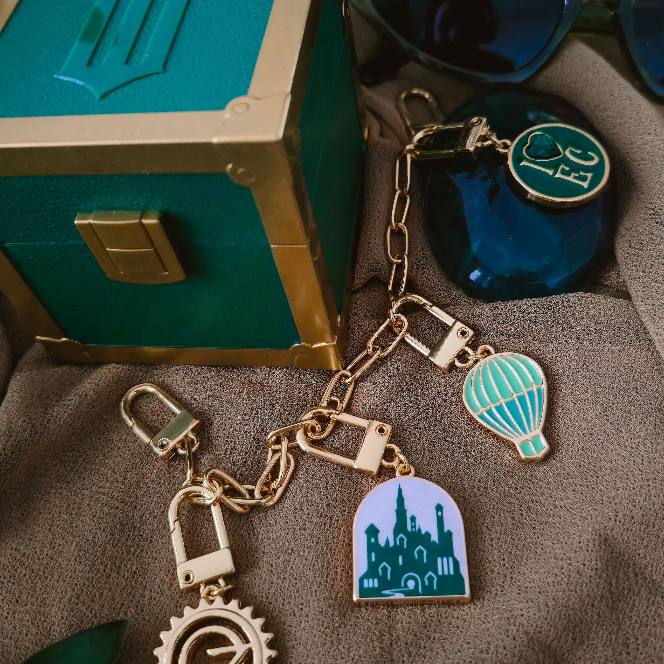 Image produit Wicked - Bracelet à charms Emerald City dans coffret valise