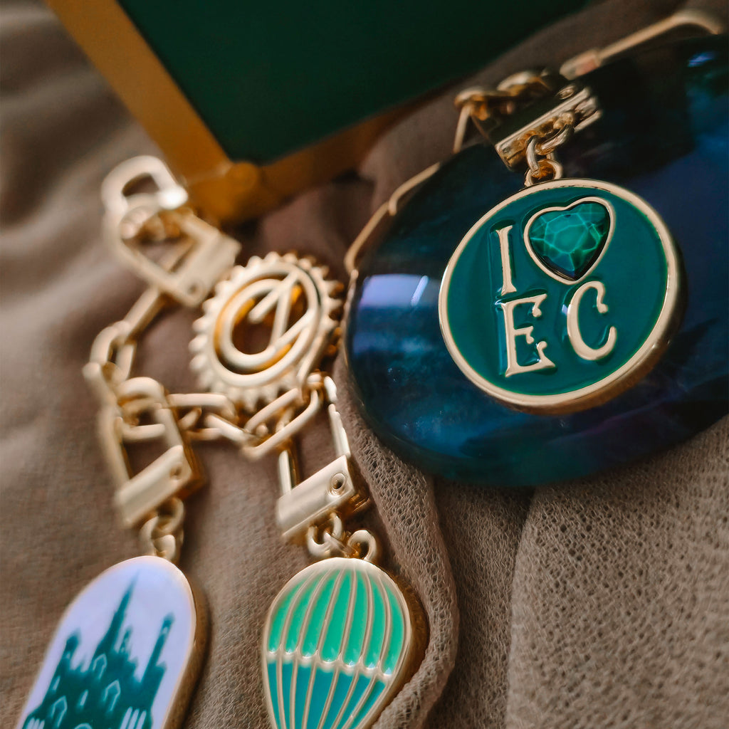Image produit Wicked - Bracelet à charms Emerald City dans coffret valise