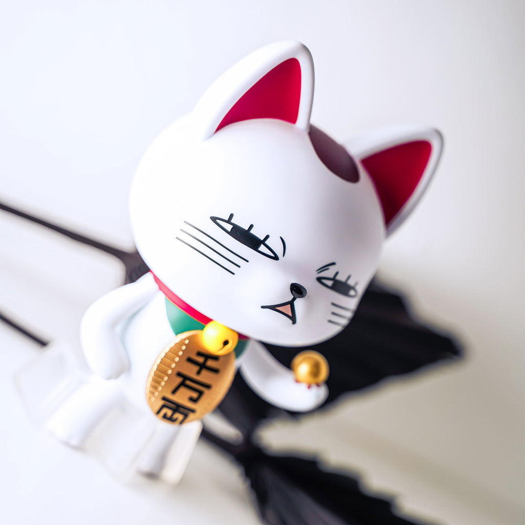 Image produit Dandadan - Figurine Turbo Granny Occultic Sofubi Fortune Cat Version 2