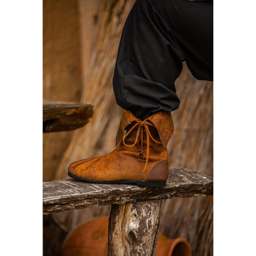 Image produit Bottes médiévales à revers en cuir nubuck marron