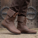 Image produit Bottes médiévales à revers en cuir nubuck marron