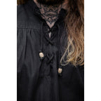 Image produit Chemise médiévale à col montant lacée Louis sans manches noire