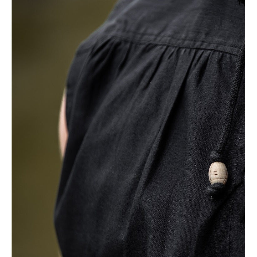 Image produit Chemise médiévale à col montant lacée Louis sans manches noire