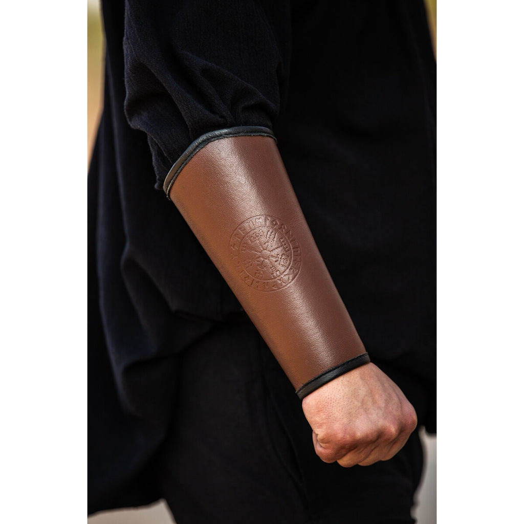 Image produit Brassard en cuir médiéval Ottar avec embossage Vegvisir marron