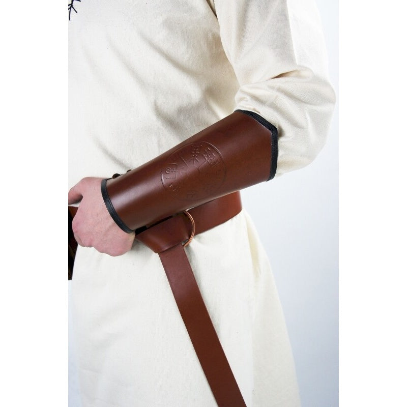 Image produit Brassard en cuir médiéval Ottar avec embossage Vegvisir marron