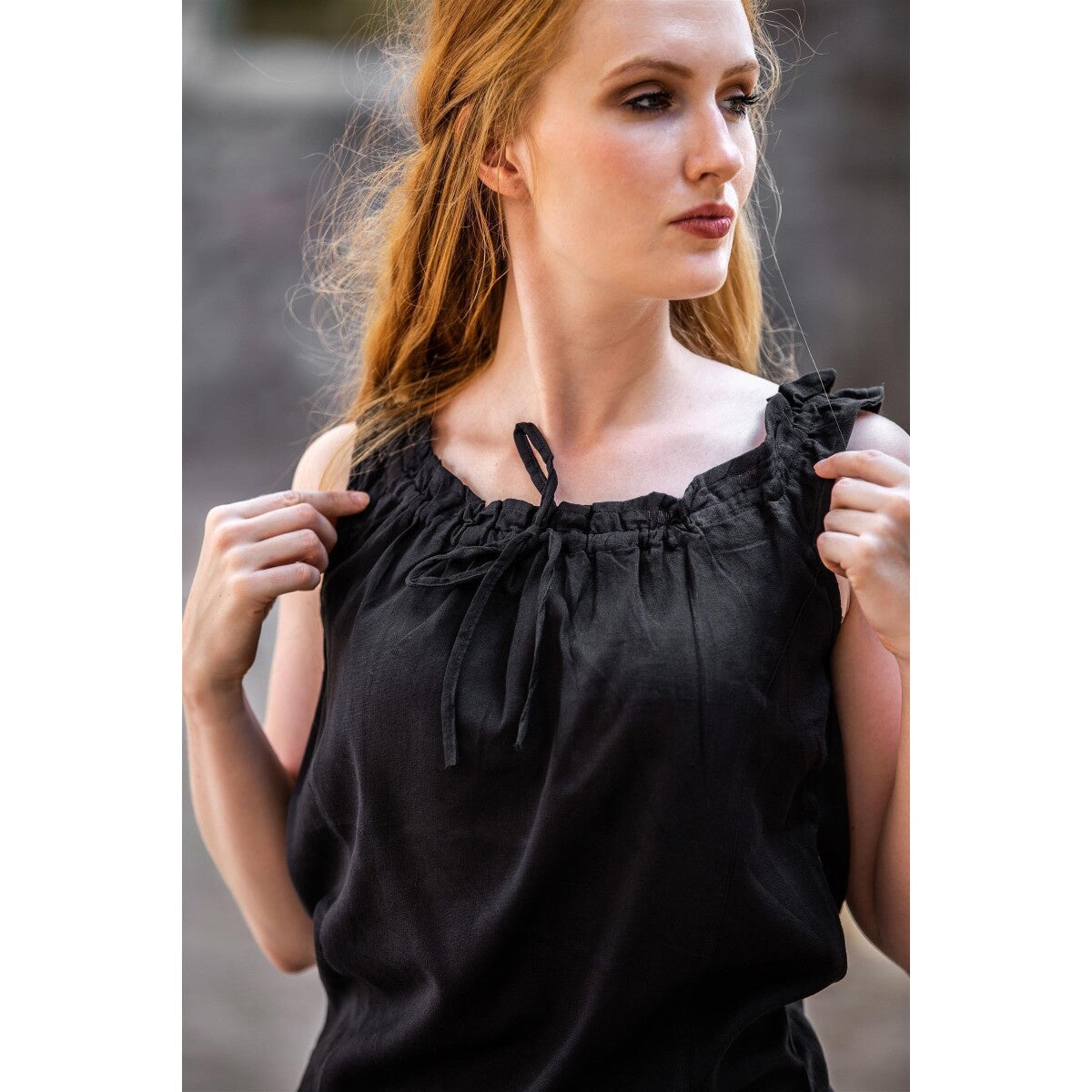 Image produit Blouse d’été médiévale Adele sans manches noire