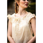 Image produit Blouse d'été médiévale Lotte avec volants beige