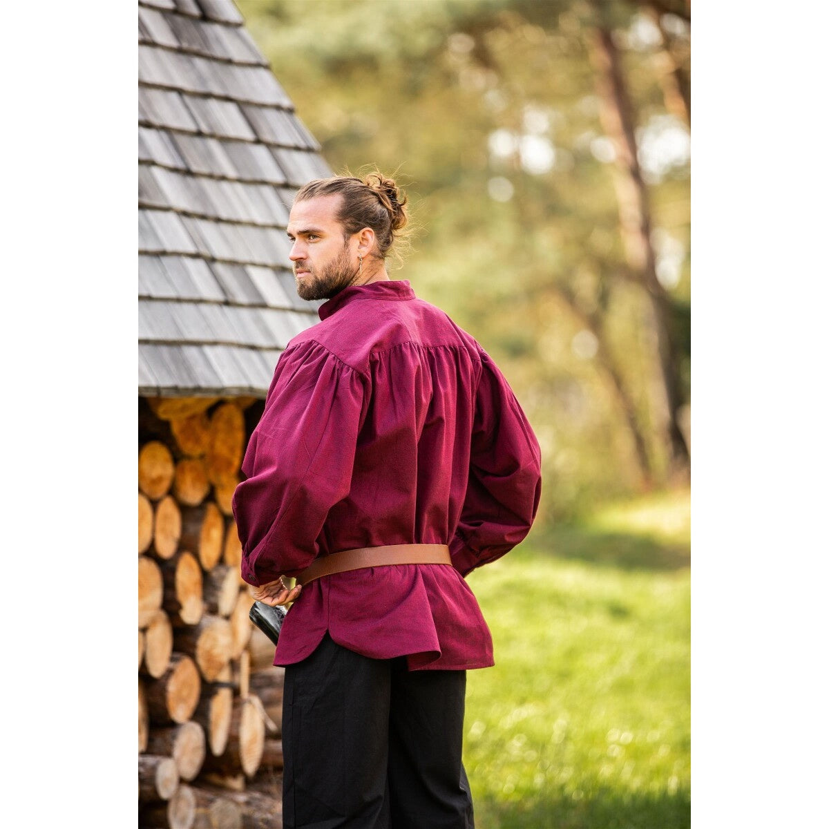 Image produit Chemise médiévale à col montant lacée Georg rouge chiné