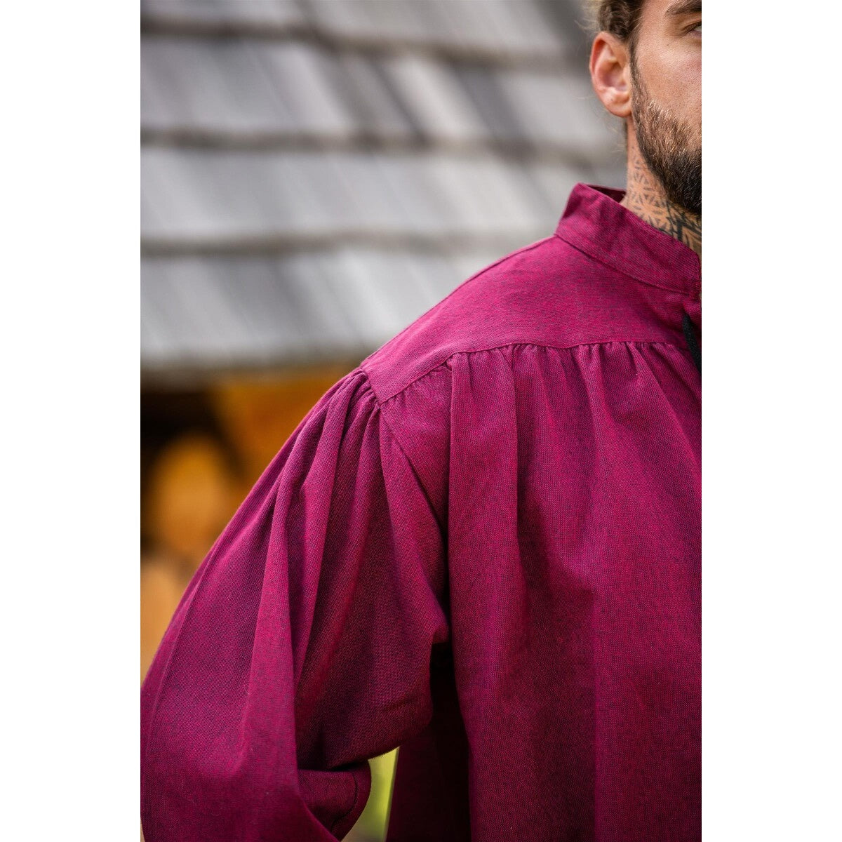 Image produit Chemise médiévale à col montant lacée Georg rouge chiné