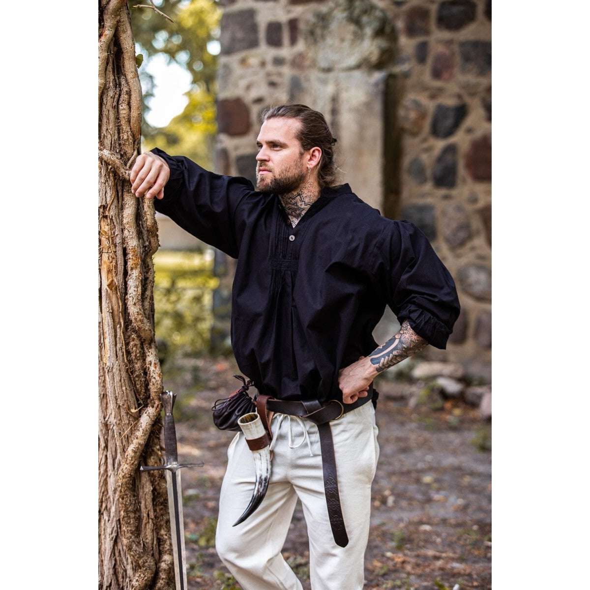 Image produit Chemise médiévale à plis nervurés avec boutons en bois Oswald noir