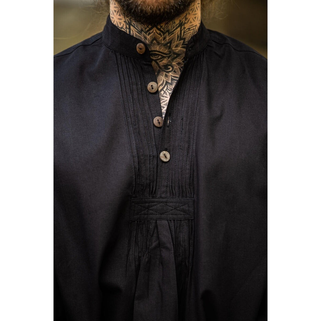 Image produit Chemise médiévale à plis nervurés avec boutons en bois Oswald noir