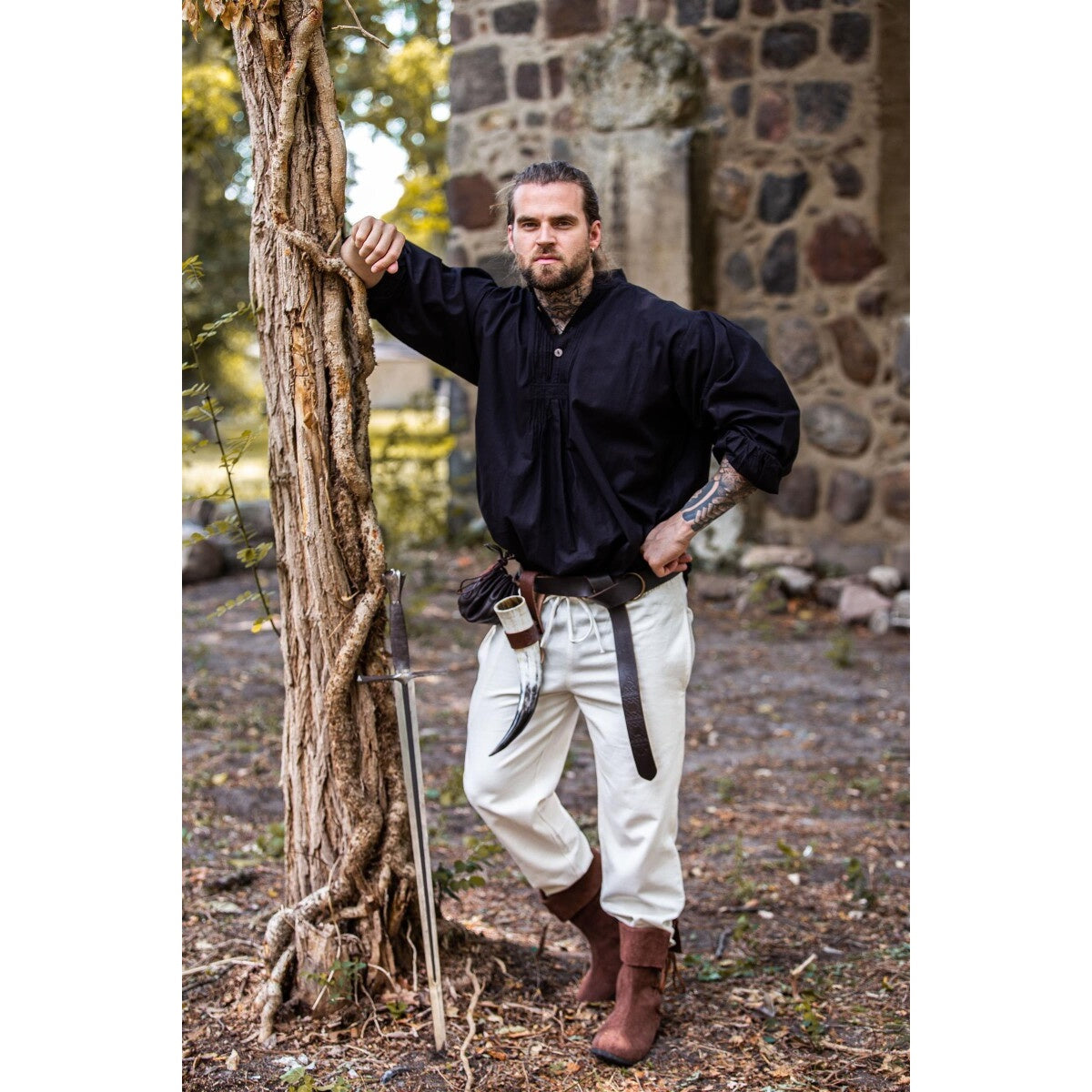 Image produit Chemise médiévale à plis nervurés avec boutons en bois Oswald noir