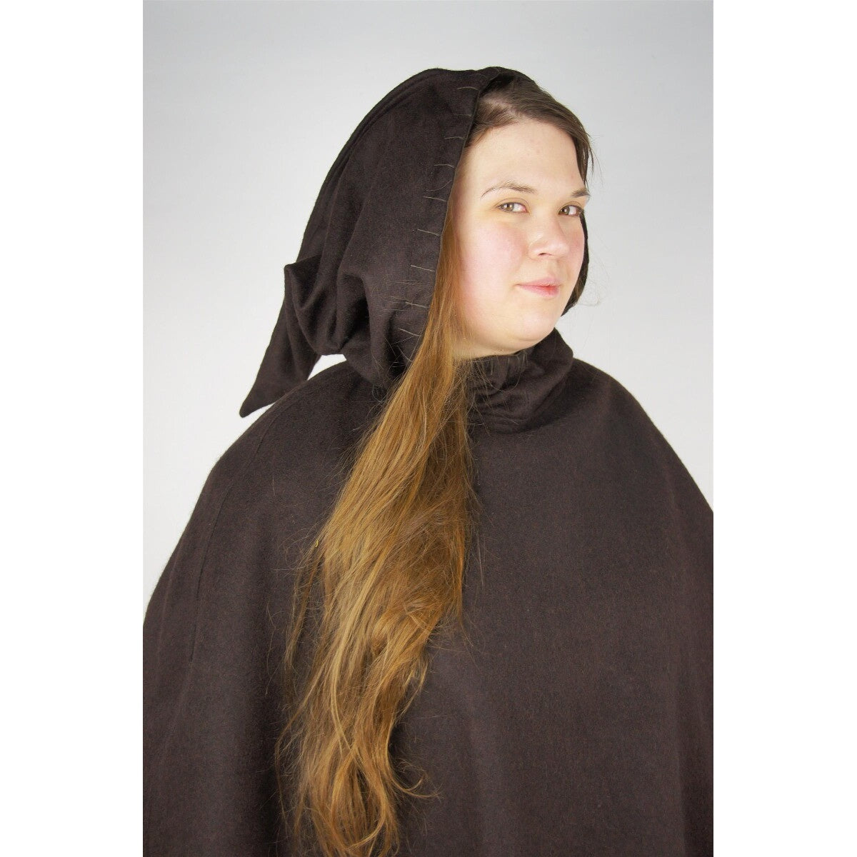 Image produit Gugel médiévale Egill avec broderie marron